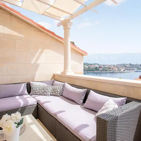 Apartman Two-bedroom With Sea View 04