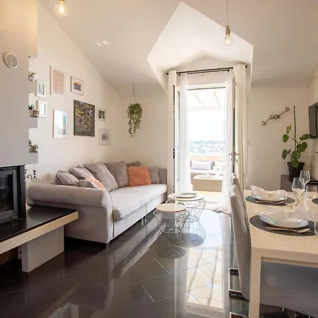 Apartman Two-bedroom With Sea View 04 Selca (Brac)