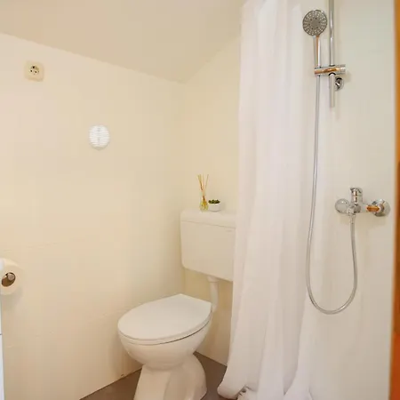 Two-bedroom With Sea View 04 Apartman *