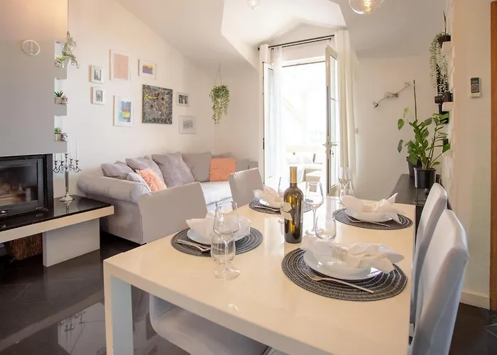 Apartamento Two-bedroom With Sea View 04